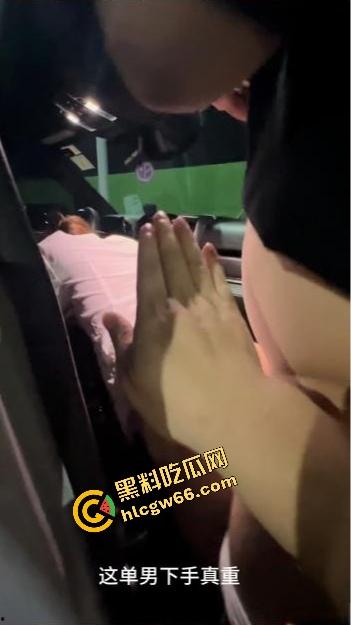 新晋炮王带回家3P大学生,175黑丝长腿嫩妹被兄弟轮番爆插,床上浪叫床下夹精,老师也被带露出发骚!-9