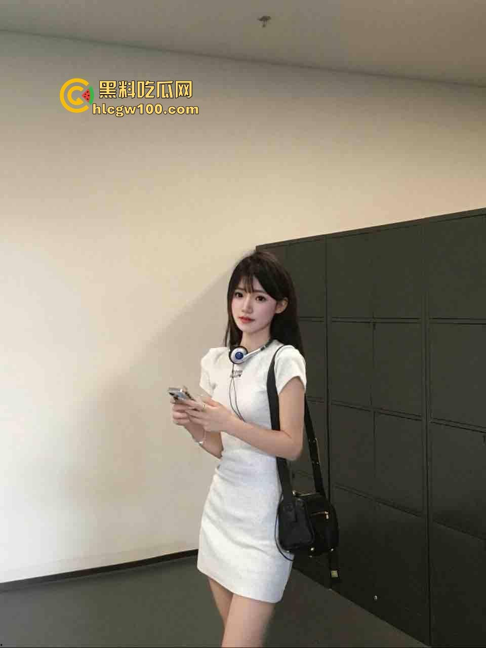 太原朋友的女朋友【仲静】终于到手，嫩穴淡骚味舔到上头，舔菊花时她还说痒痒挺舒服，射脸成常规操作！-3