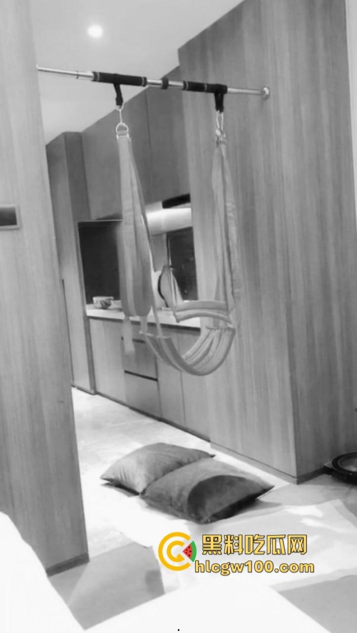 推特博主绿帽龟圈养母畜【丫头呀】供单男s随意玩弄 掰逼求操 口爆咽精又喝尿尺度惊人-8