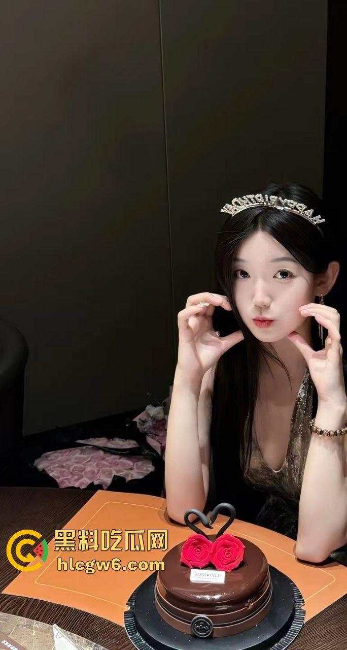 江西九江高颜值健身教练『梁慧』自拍大尺度视频诱惑会员，白嫩大灯饱满圆润，卡充满全套服务直接安排上！-12