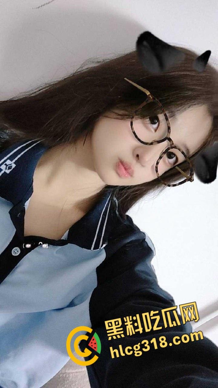 推特童颜美乳【为主而生】，清纯校园嫩妹，没想到有一对大奶子，翘臀被各种姿势无套内射！-1