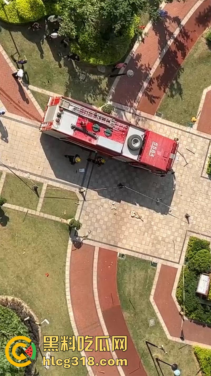 炸裂年轻夫妻吵架，小仙女直接点燃天然气，房屋爆炸大火肆虐，人直接从家里飞出去了！-6