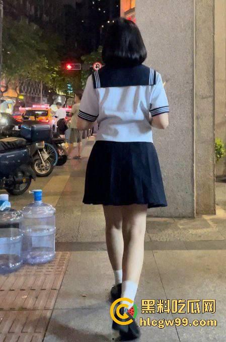 江西短发萌妹【孙怡】私密照疯传，掰穴露骚逼给男友拍，学校学霸家里宝，清纯小处女实际逼都黑了！-8