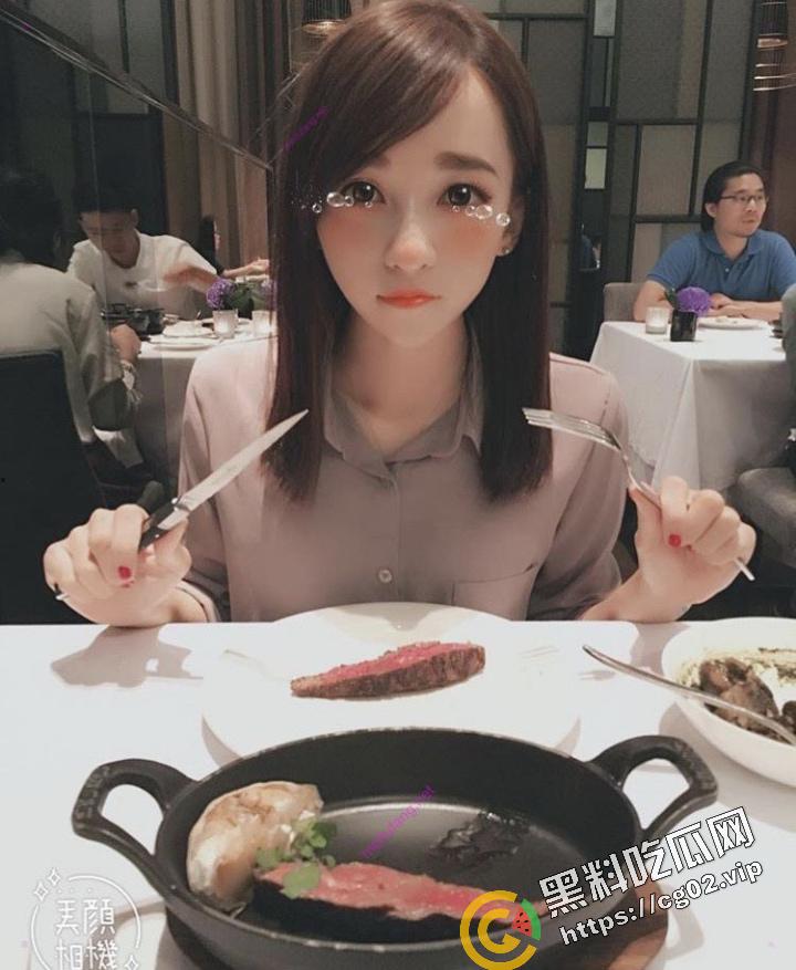 台湾版 PUA套路笔记 真实对话记录教你如何骗取反差婊 台妹【邱念婷】裸照 狂秀肥美大黑逼 附海量生活照-9