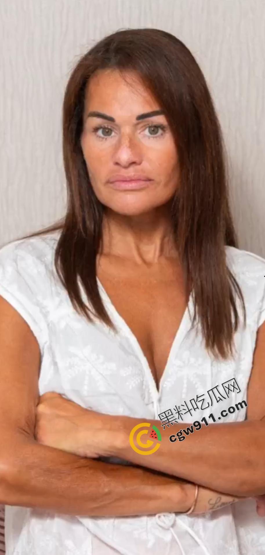 淫乱滑翔！英国52岁大妈惨遭猥亵，大胆操作员竟有天震癖好，年轻女子任其玩弄，真是惊险刺激-1