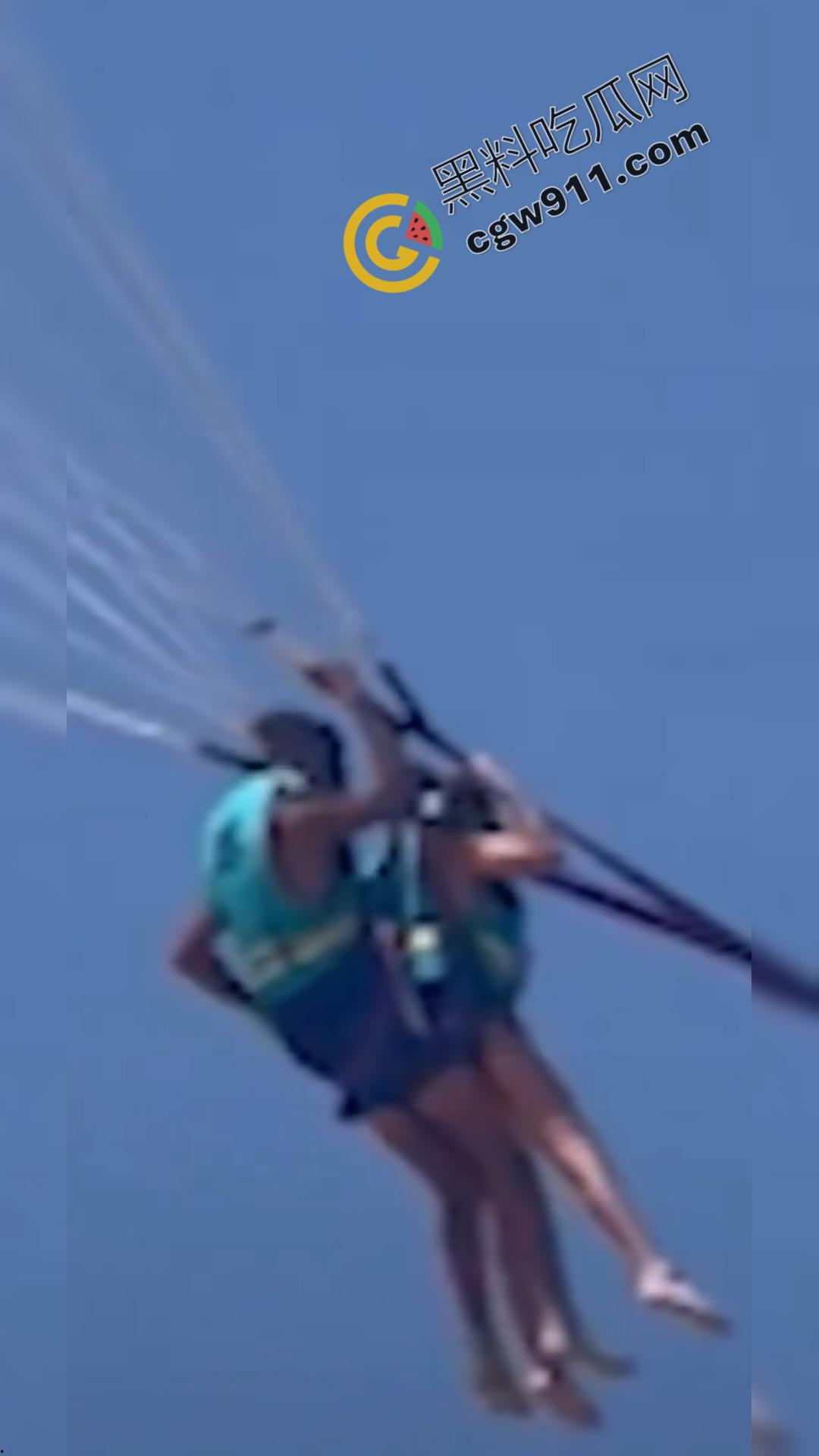 淫乱滑翔！英国52岁大妈惨遭猥亵，大胆操作员竟有天震癖好，年轻女子任其玩弄，真是惊险刺激-3