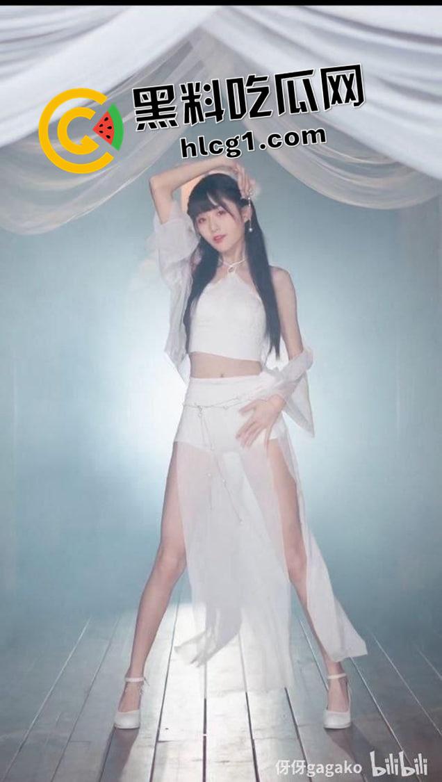 开盒百万粉丝网红【伢伢gagako】复旦大学网红 高智擦边烧鸡 粉红内裤骚舞助理高考-10