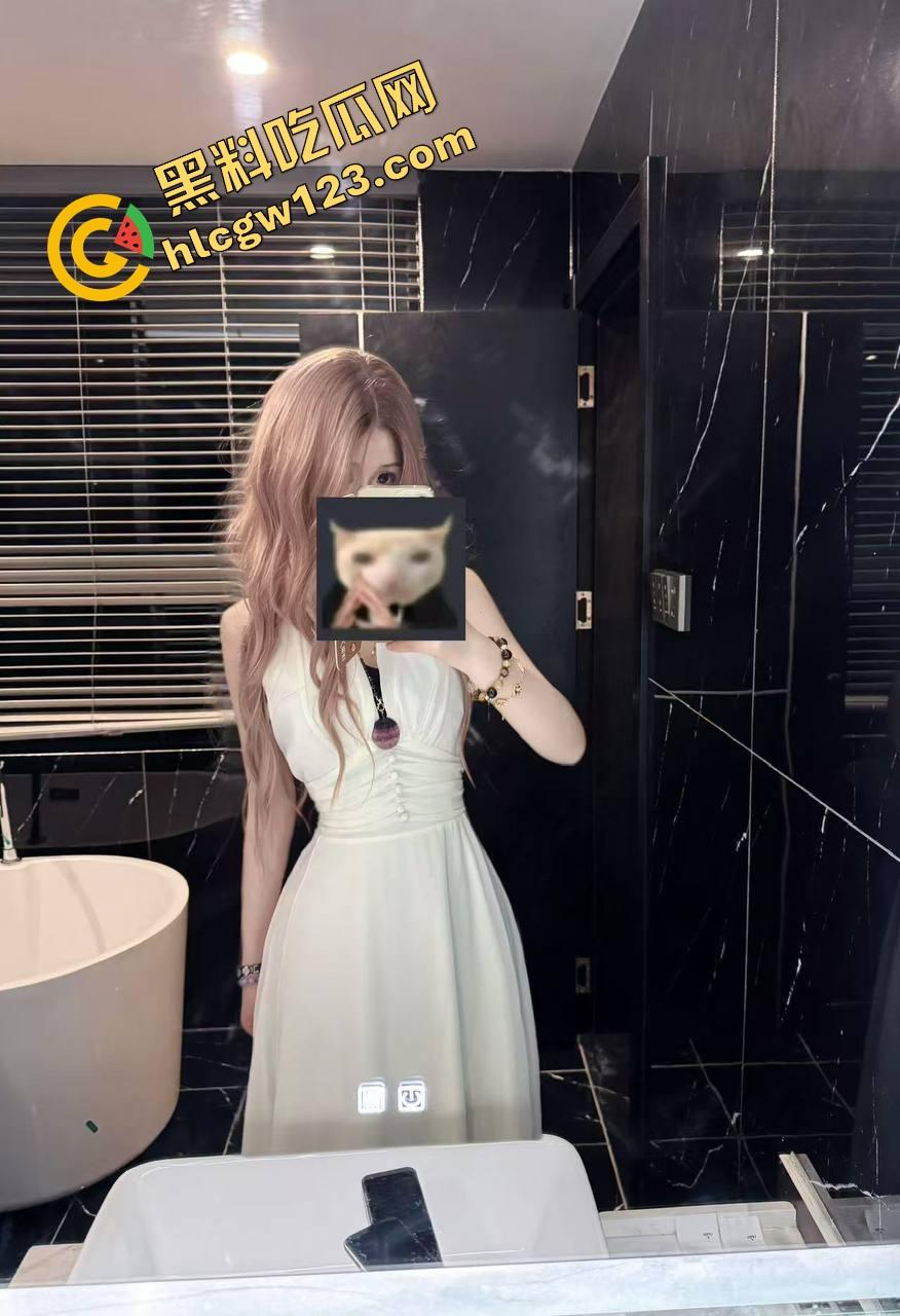 她下面一阵热腾腾，塞满章鱼小丸子都还嫌空，日式骚味喷出来，酱汁流到大腿根儿，馋得我当场舔盘！-2