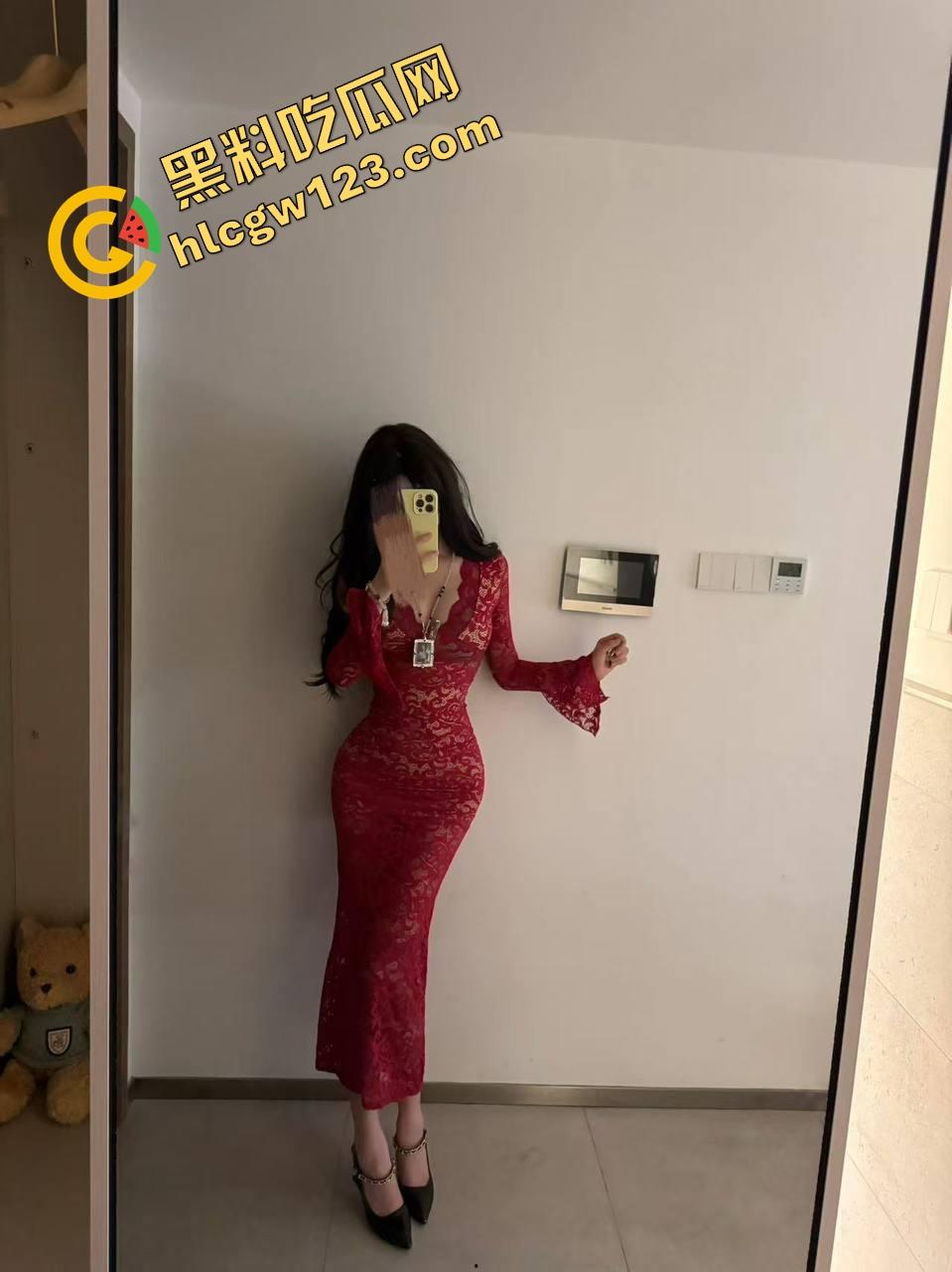 她下面一阵热腾腾，塞满章鱼小丸子都还嫌空，日式骚味喷出来，酱汁流到大腿根儿，馋得我当场舔盘！-3