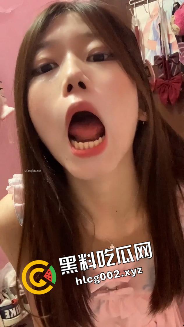 洛丽塔萝莉千元定制流出！翻白眼 嫌弃着看小穴 阿黑颜 喉咙展示让人想把整根塞进去-11