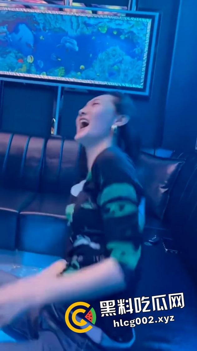 玩归玩 闹归闹 KTV里别拍照！选妃现场  难道这就是天堂吗-4