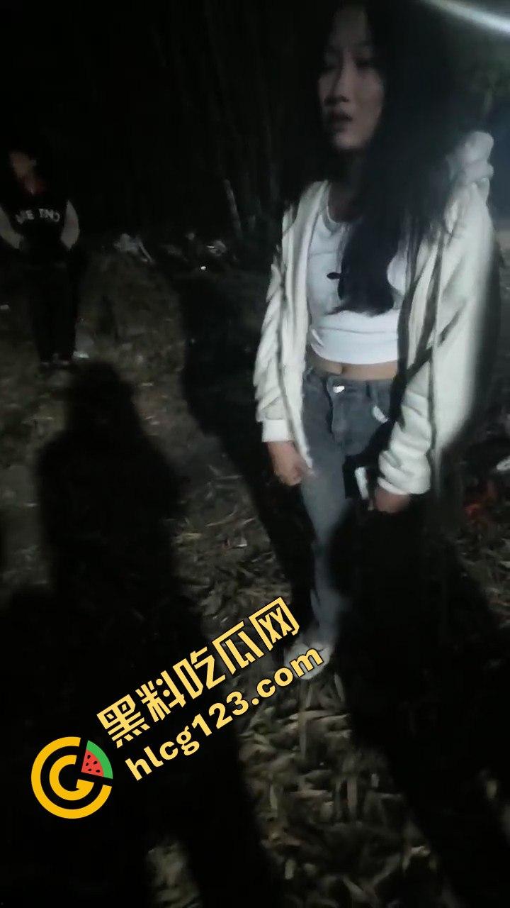 精神小妹撬走闺蜜男朋友，结果被集美揪住狂揍一顿！-4