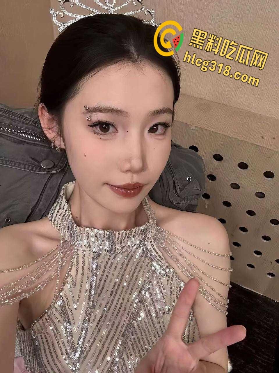 黑龙江反差婊【李丽娜】，出轨欺骗前男友，眼镜妹就是反差，情趣黑丝翘着屁股乖乖吃大屌！-3