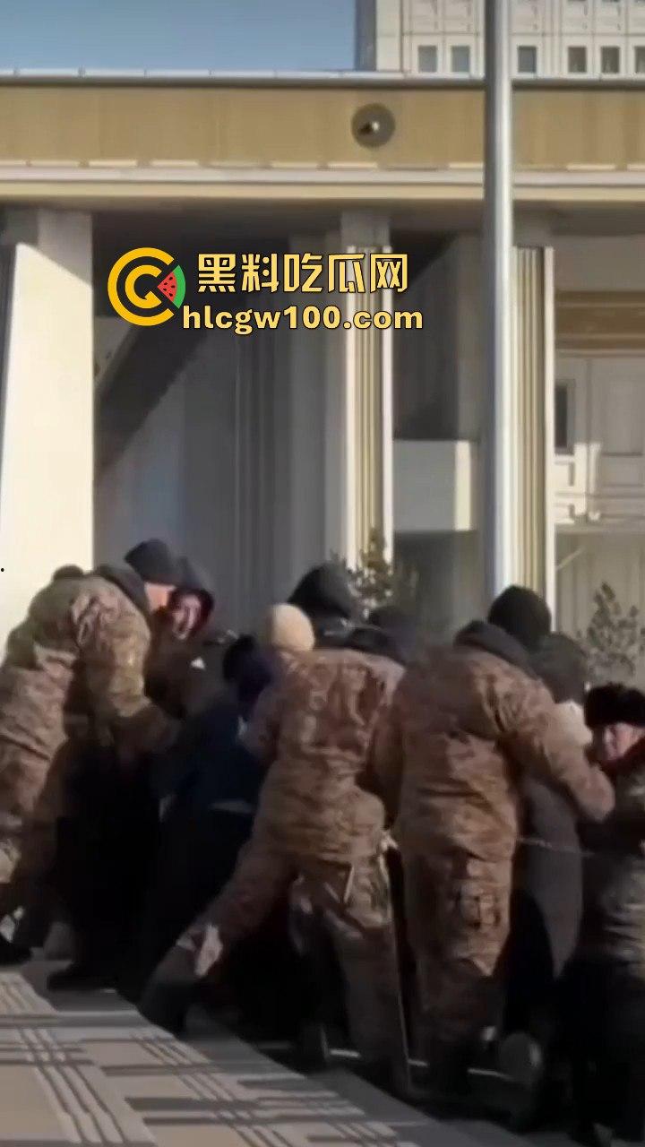 蒙古首都乌兰巴托市中心发生大规模示威游行，原来邻国也不是想象中的那么太平嘛-6
