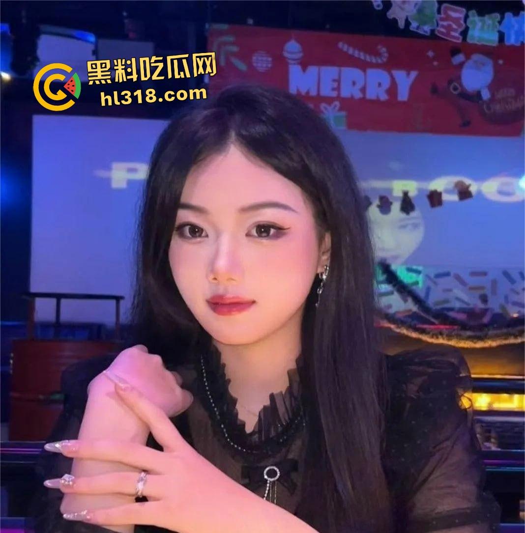 南宁文化传媒模特【许佳琪】深夜堕落，传媒老板大屌爆操，被掐脖子快要窒息了也要享受高潮！-1