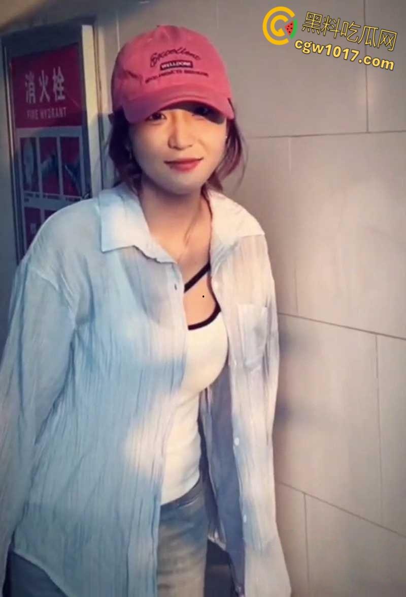 河北科技职院【李圣依】，发私拍为男友撸管助兴，揉捏大奶秀剃毛小穴，插肛塞自慰淫水音撩耳！-5