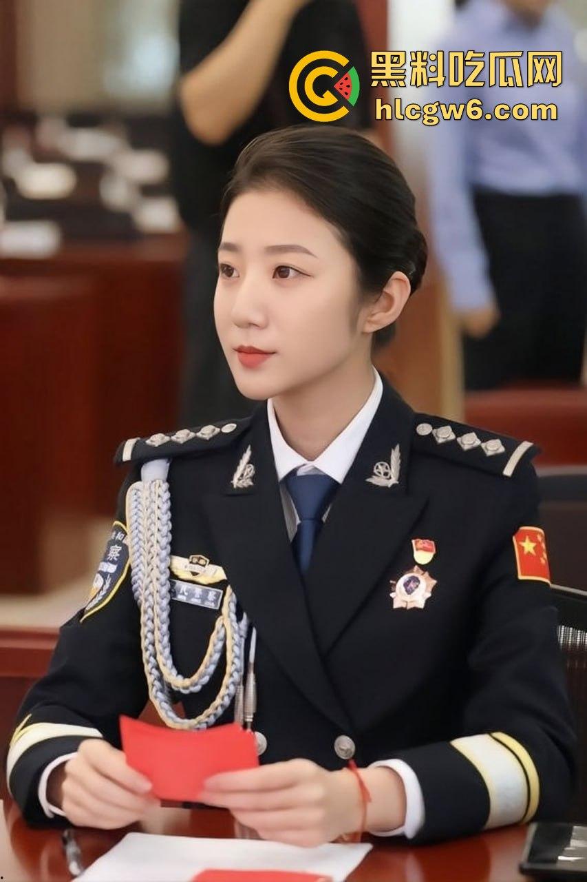 退役警花下海经商服务洋鬼子被按床打桩 又一个制服浪货被操成肉便器 警花传人不如『张津瑜』还想靠肉体上位？-7