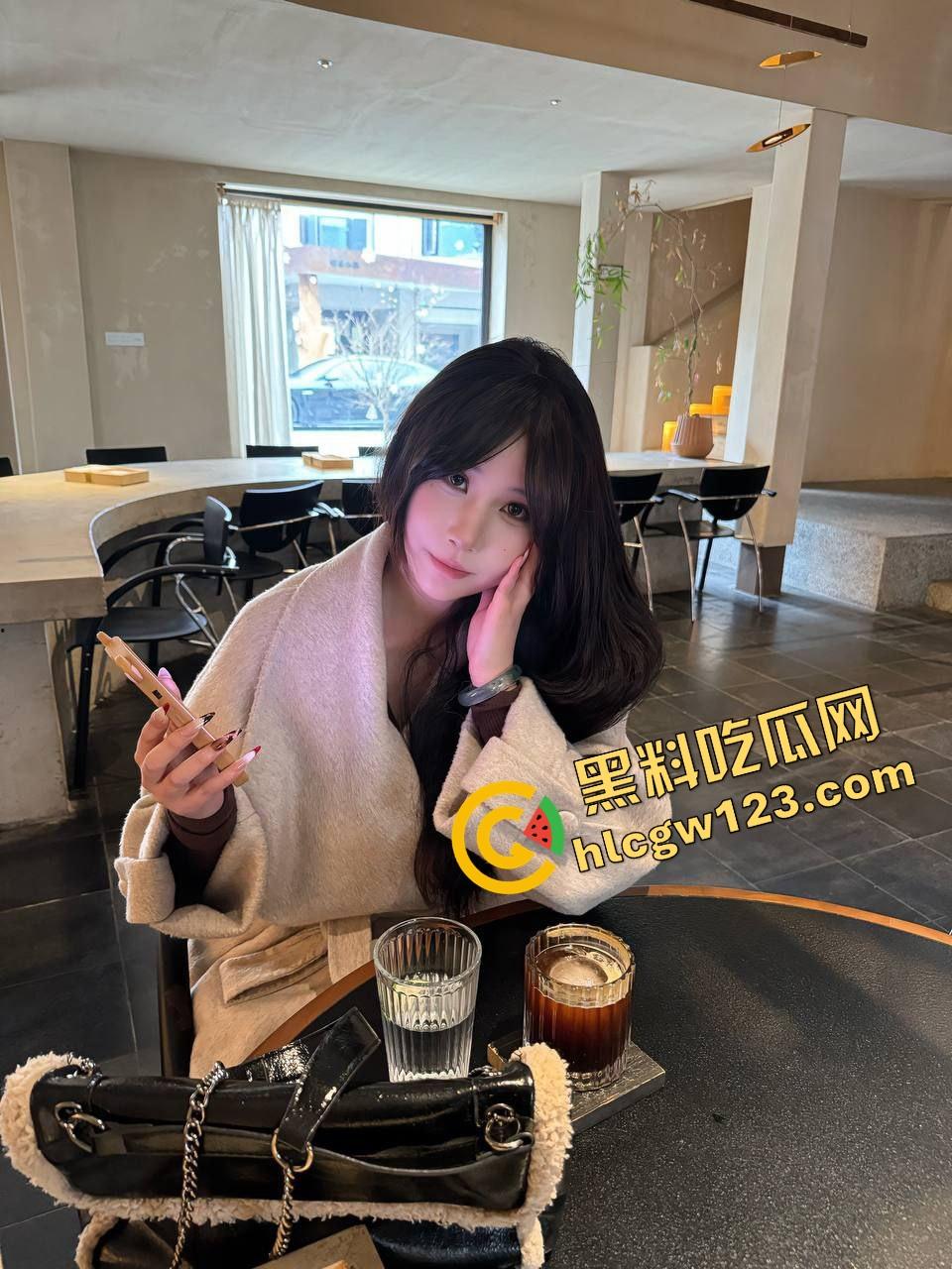 PK打到奶子都掉出来了，快手精神妹转战抖音，一局一露，每输一场掉一件各种露奶局！-1