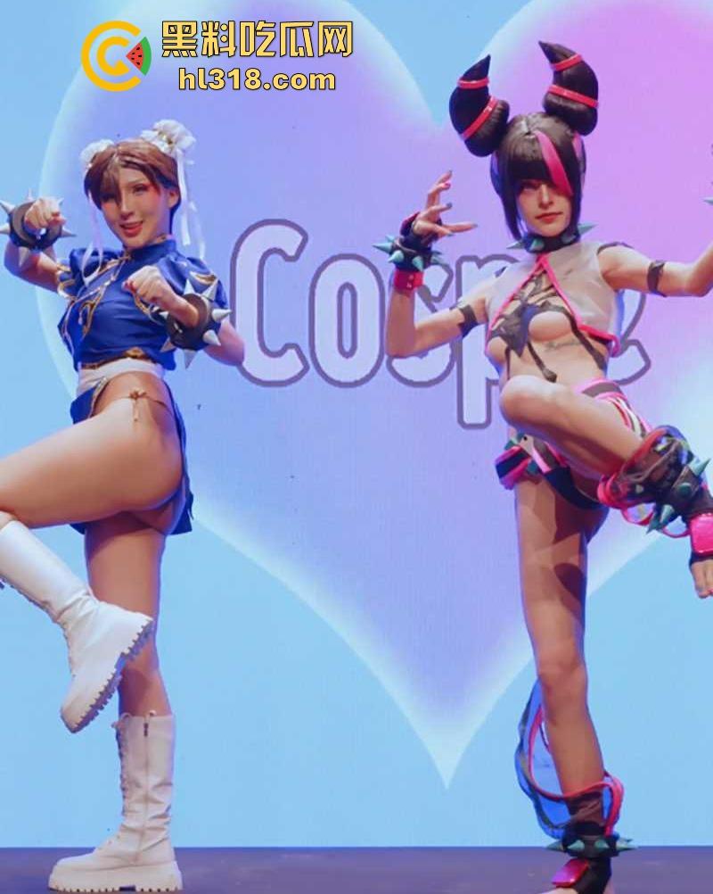 台湾COSPIE同人动漫展！性感嫩模上演暴露cos，衣着寸缕展示巨乳翘臀，纯纯的女优比脱衣大会！-11