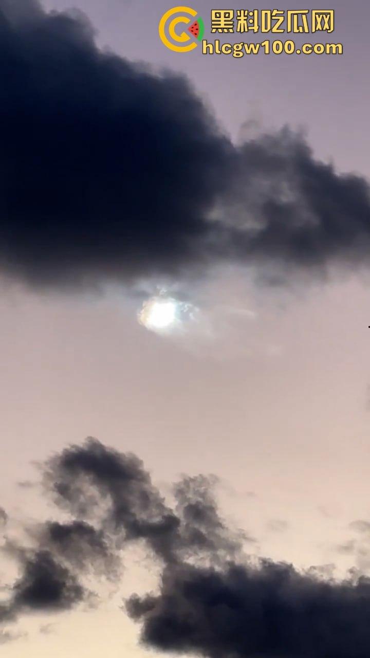 马斯克创造史上最贵世纪大烟花 星舰第七次升天又玩完！一级回收 二级脱轨空中解体屌炸天！-6