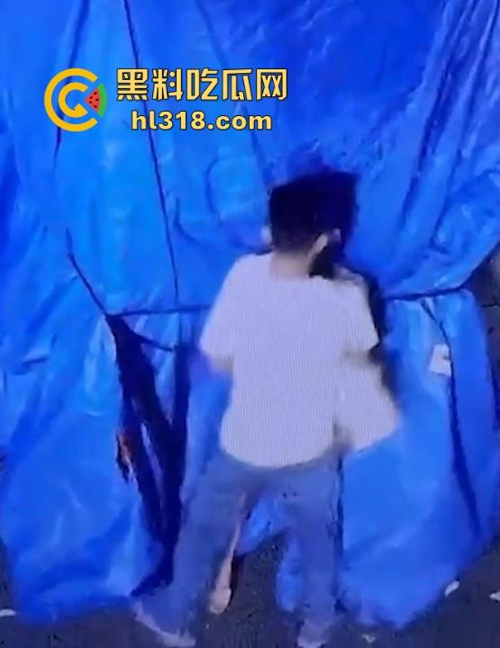 深夜小区惊现情侣野战，在监控底下明目张胆上演春宫戏，掰开双腿极其享受，小编实名表示羡慕！-3