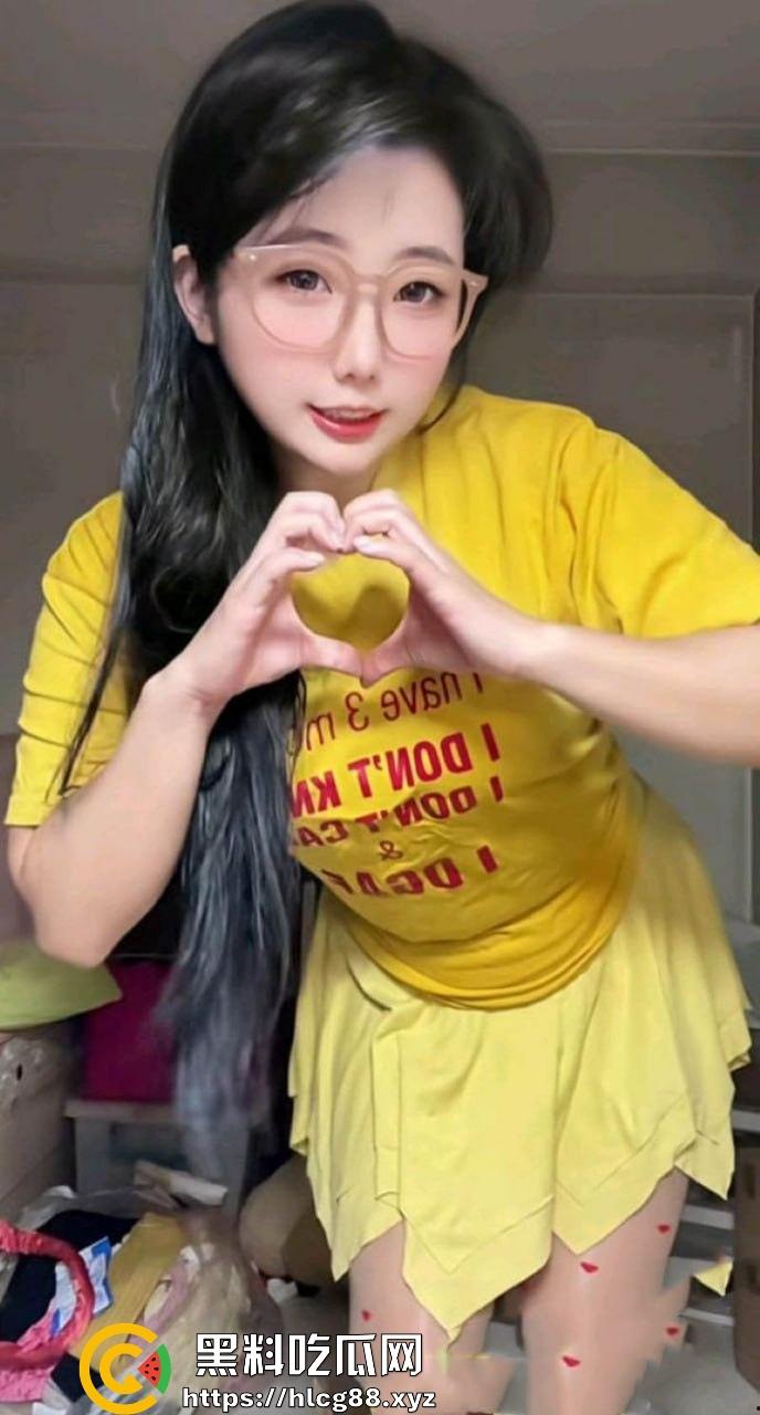 抖音巨乳网红【夸夸修熊】大尺度视频流出 性感母狗卖弄肉体 淫骚蜜穴清晰可见！-4