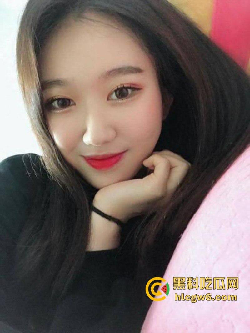 极品美乳妹子【邹雯】不雅自拍视频被渣男炫耀泄密 揉胸抠B自慰十分刺激！-1