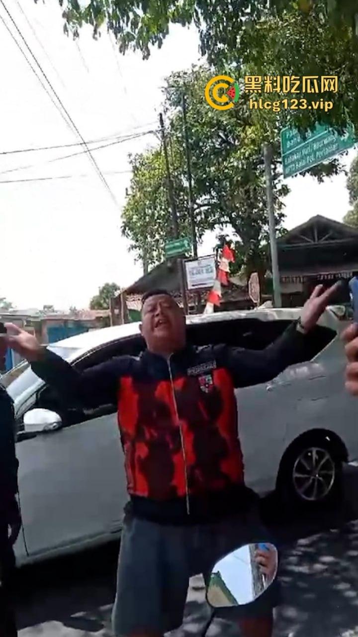 大型皮开肉绽现场!印尼一地发生冲突 有内战的国家真的不要去!-1