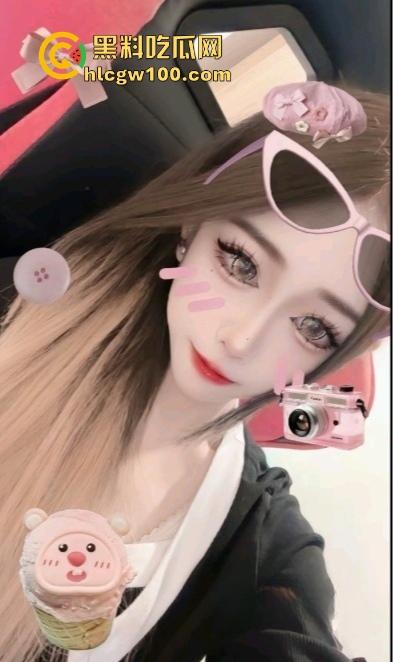 国际版抖音 女网红【林美珍】在酒吧被流氓扒光衣服 两个粉嫩的大奶子爆露了出来，然后被大神带到酒店爆操！-3