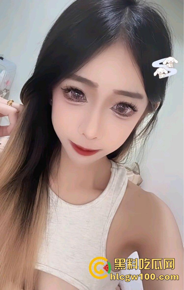 国际版抖音 女网红【林美珍】在酒吧被流氓扒光衣服 两个粉嫩的大奶子爆露了出来，然后被大神带到酒店爆操！-6