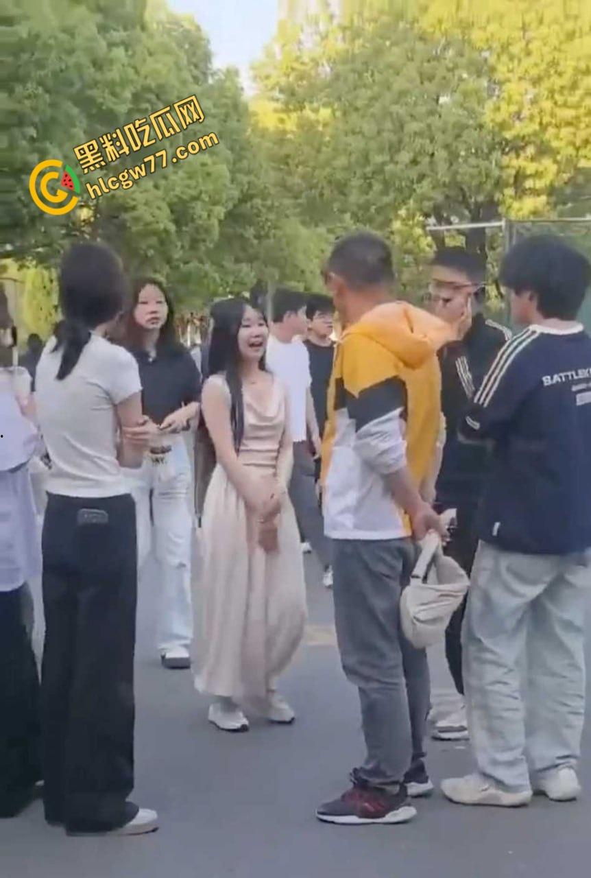 滁州学院渣男花心翻车,女友当众耳光伺候,360度捉奸现场嗨爆全网!-3