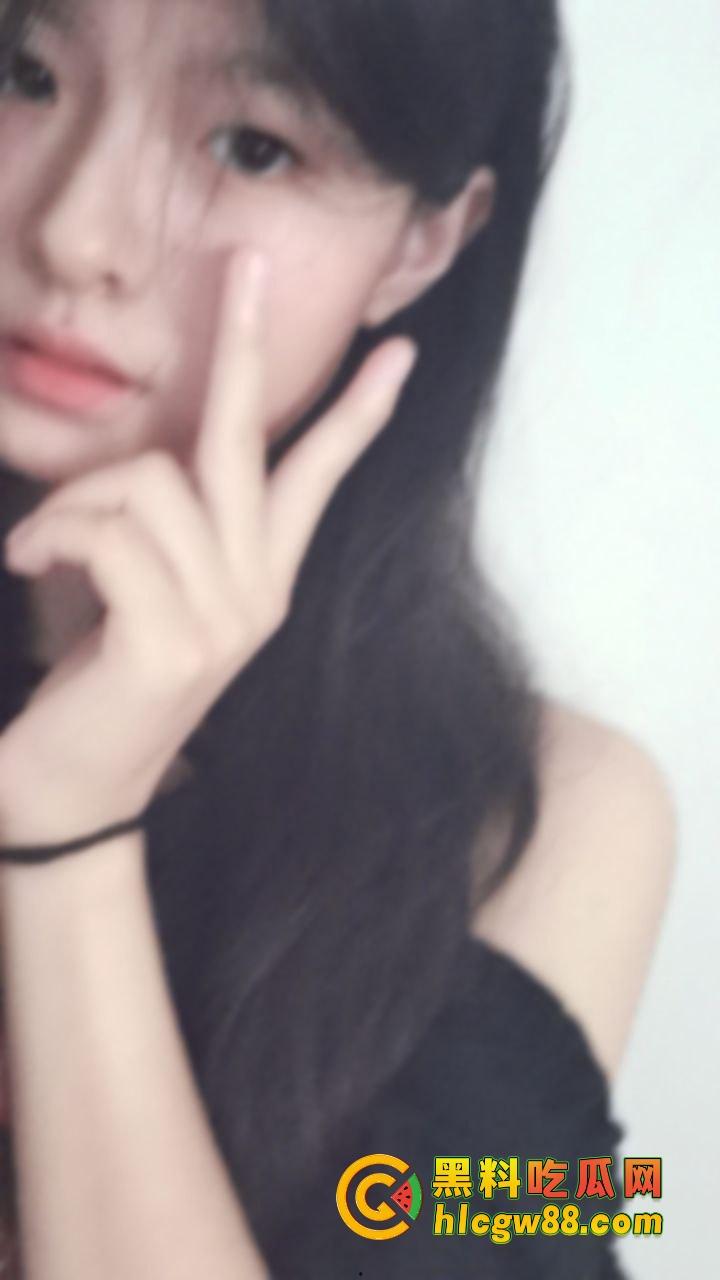 扬州05女高『孙俞』洛丽塔JK女神私下变抖M，粉嫩多汁小鲍鱼视频流出，这骚货真他妈下贱！-3