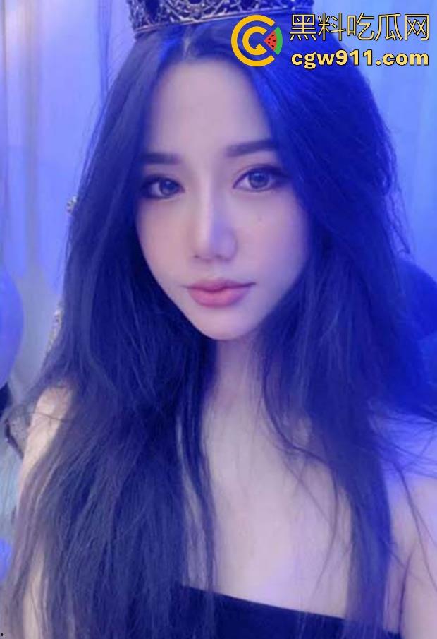 海角乱伦，趁姐姐洗碗的时候，拉下她的红色内裤，扣出水后爆操她，后入推臀无套内射！-1