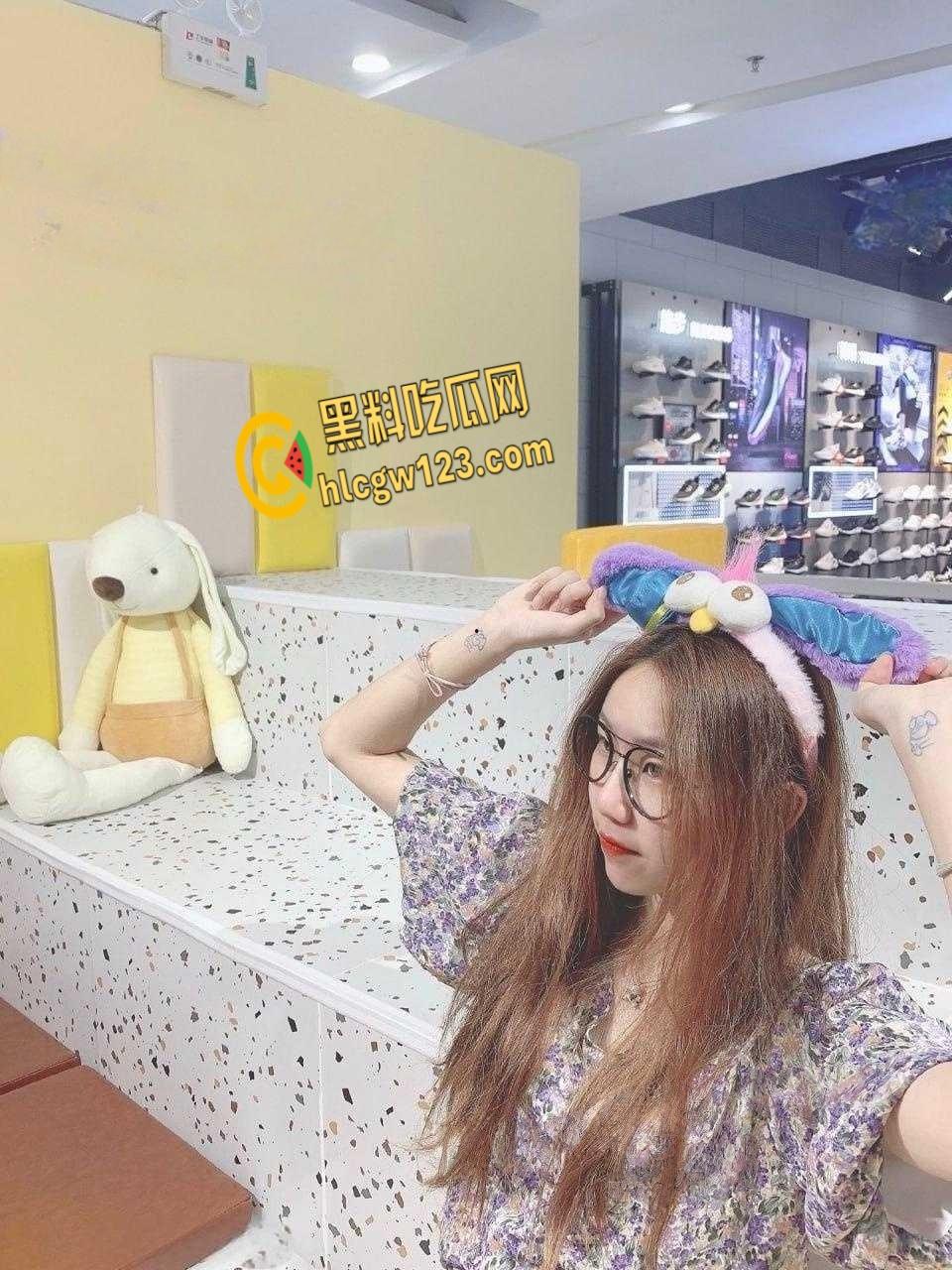 清纯学生妹用身体帮炮友过生日，唱完生日快乐歌就直接开始，真是个懂事的小母狗！-2