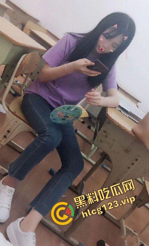 毕业妹子被小穴的黑森林掩盖，真是个野性十足的新手！-2