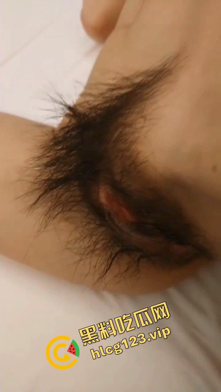 毕业妹子被小穴的黑森林掩盖，真是个野性十足的新手！-9