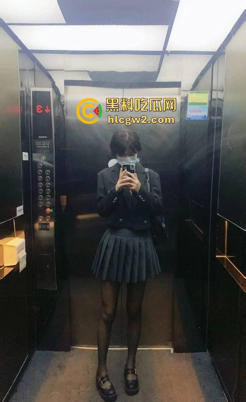 瓜友投稿表弟介绍的大三骚妹妹【李雪菲】放假期间赚生活费 2K包夜物有所值 真他妈顶！-1