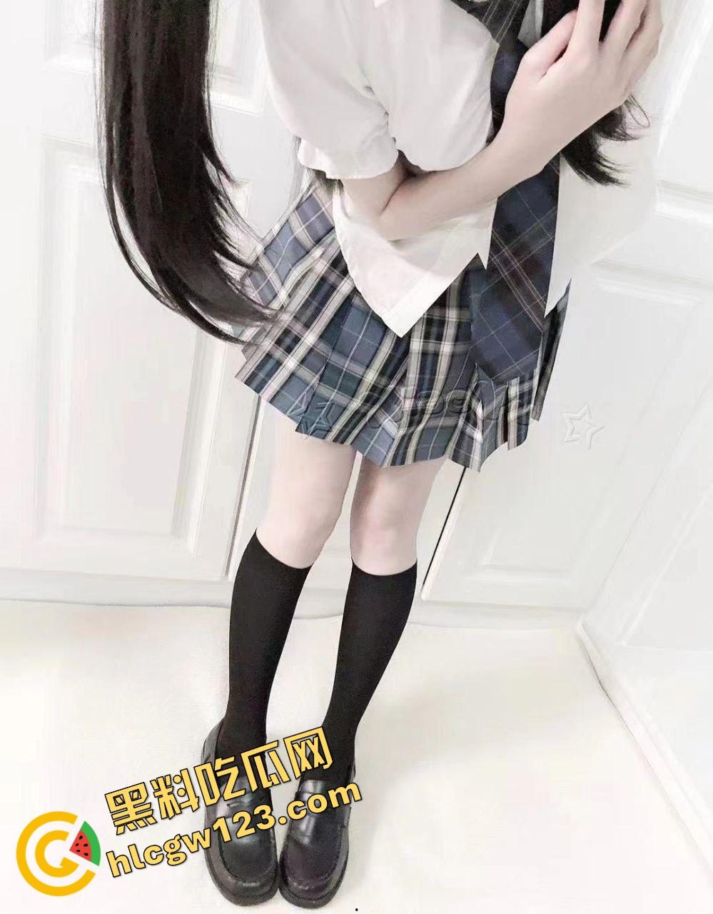 黑料吃瓜粉丝必看，京爷约炮太地道了，匡威妹子桌上一顿啪啪啪，就是不给看逼有点不厚道了！-5