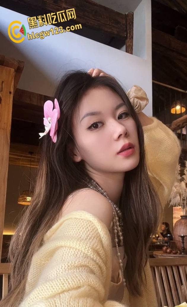 00后模特【蒯欣欣】清纯T台变情趣野猫，白虎肥臀后入，娇喘勾魂内射还想再来一炮!-4