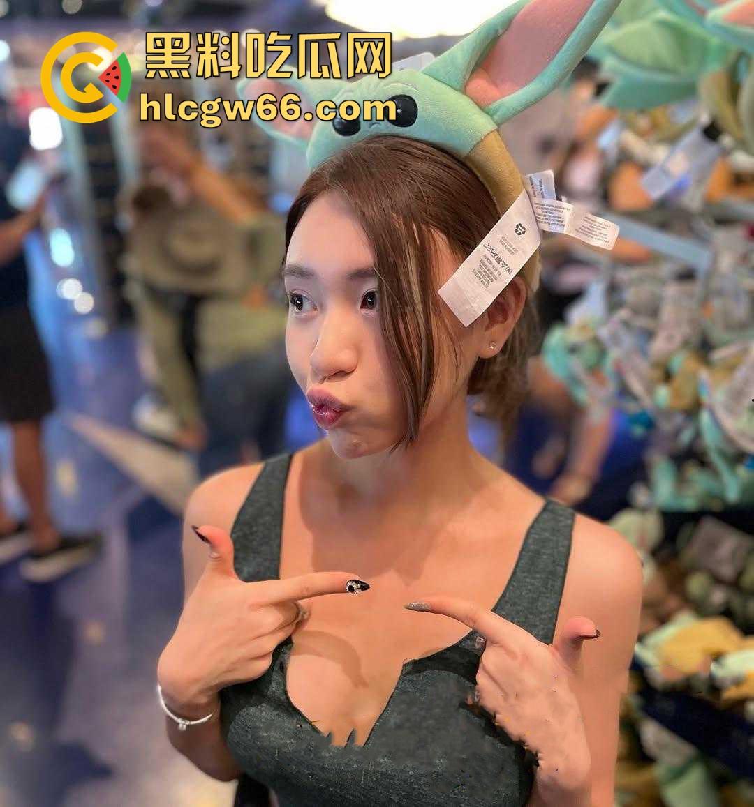 海外留学也不忘了卖逼赚美刀 前凸后翘的香港气质留学生 【陈晞文】被白人当作人形泄欲玩具-1