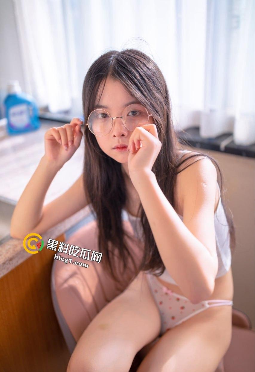 广州之行遇“白虎眼镜双面妹”!清纯眼镜妹摘镜后化身骚逼炮架-2