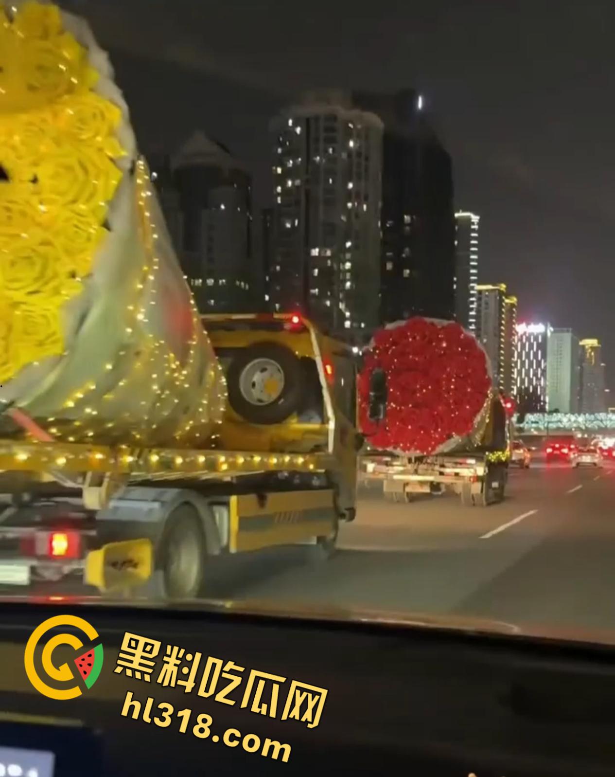 深圳南山区苑南路，老牛吃嫩草求婚现场，送俩束超大鲜花，多大的屋子才能搁下这两个大玩意儿 !-1