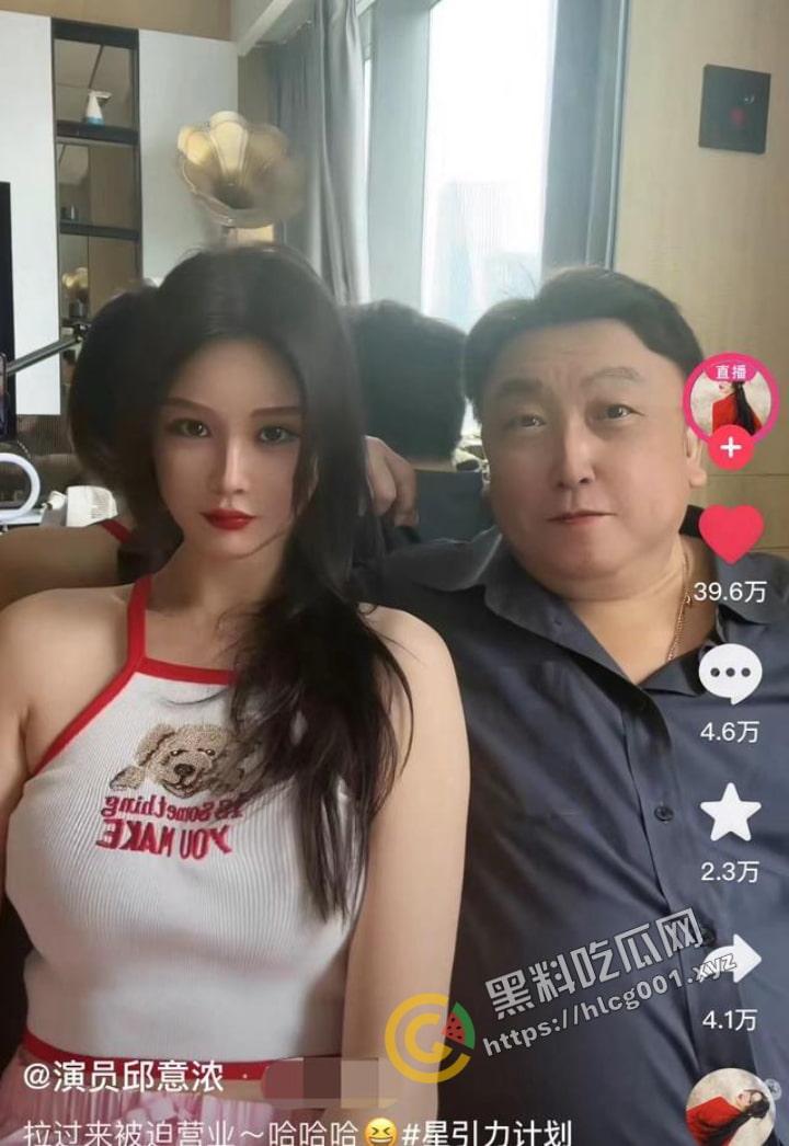 电影《追龙2》女主角【邱意浓】抖音直播擦边球，真空模仿张元英扭胯，大奶子是真不小啊！-2