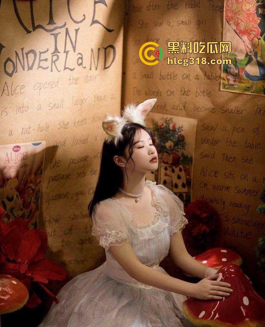 杭州师范大学巨乳学妹【林澄澄】微胖小母狗，年纪不大，骚逼雀黑堪比新西兰乌金鲍，不知道有多少人操过！-4