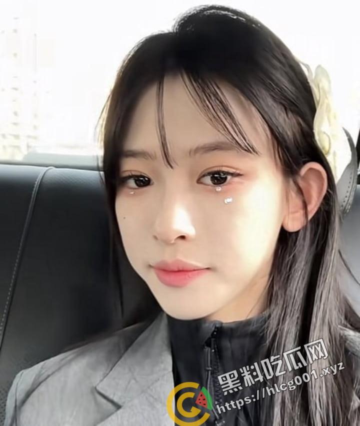 大哥在小群里炫耀捕获搞定抖音30W粉的女主播【妈沫】让她如何老老实实的吹箫！瓜友们觉得像不像？-2