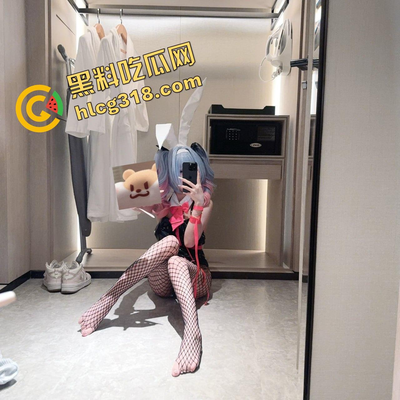 成都软萌cos『十七』短裙下藏不住贱劲，主动翻身爬上金主大肉棒，女上位骑到娇喘湿成水灾！-6