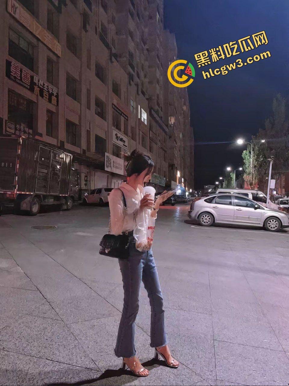 四川现代职业学院反差婊贱逼货『韩爱伊』异地恋周末约炮单男 男友查岗曝光骚逼上位！原创独家流出！-6