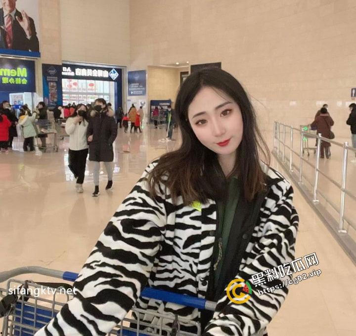 顶级反差婊曝光流出【苗芳】 邻家御姐风 高挑丰满得身材 气质极佳 海量骚鸡自拍照60P+14分钟性爱合集-2