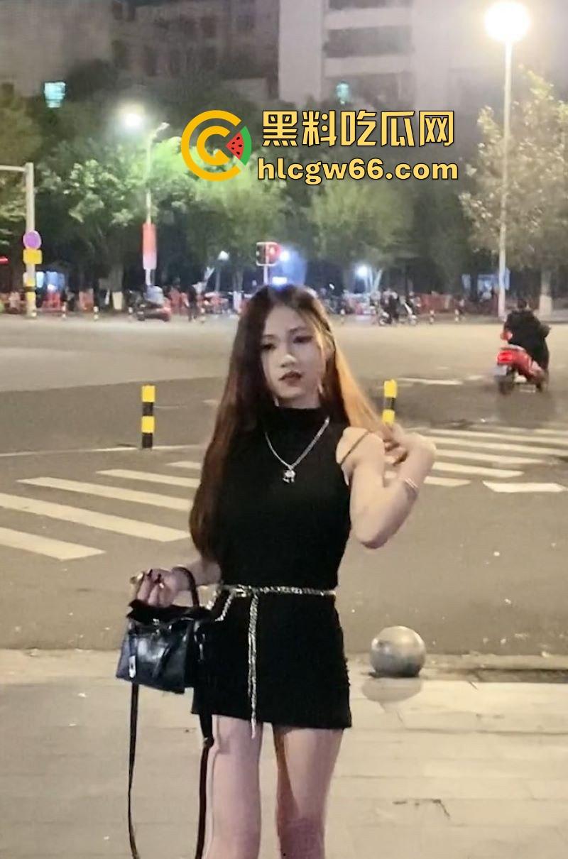 海口VG酒吧营销【曼头】竟然为了上头电子烟 不惜出卖身体和小伙玩3P淫乱派对 场面极其淫靡！-4