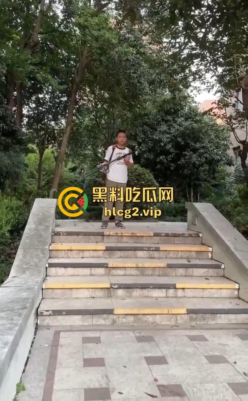 超熊男孩弩箭练杀技！虐猫升级还不够，下一步就是全家屠杀，老妈还在旁边玩消消乐-7
